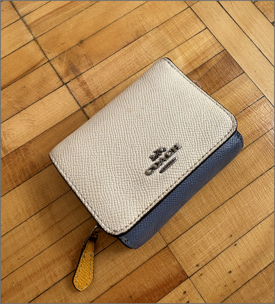 Another image taken of the wallet