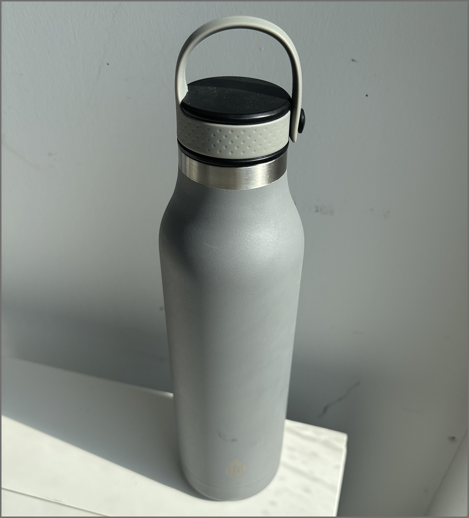 An image taken of a water bottle